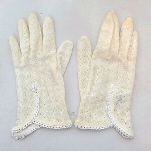 Vintage Cream Eyelet Gloves
